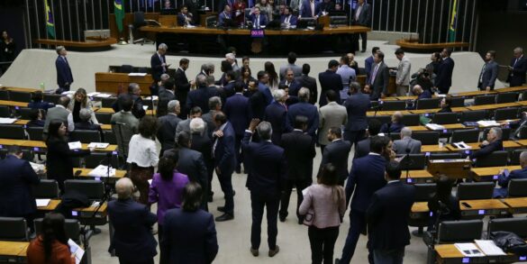 projeto-que-pune-quem-impedir-funcionamento-da-camara-avanca