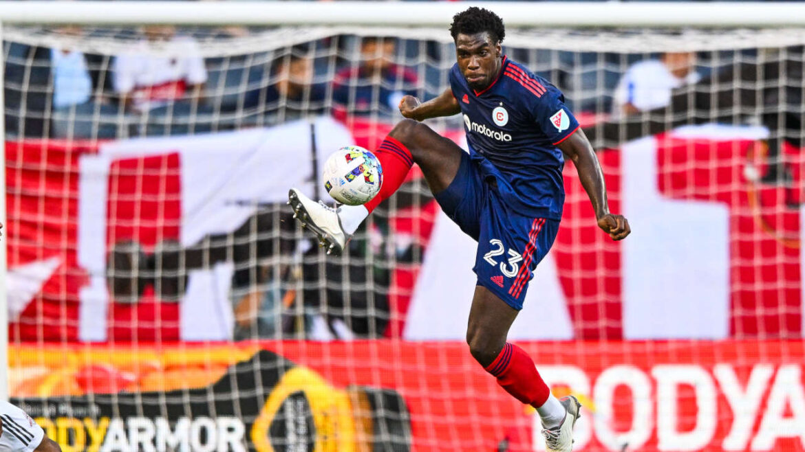 athletico-negocia-com-mais-dois-colombianos-e-pode-chegar-a-12-estrangeiros