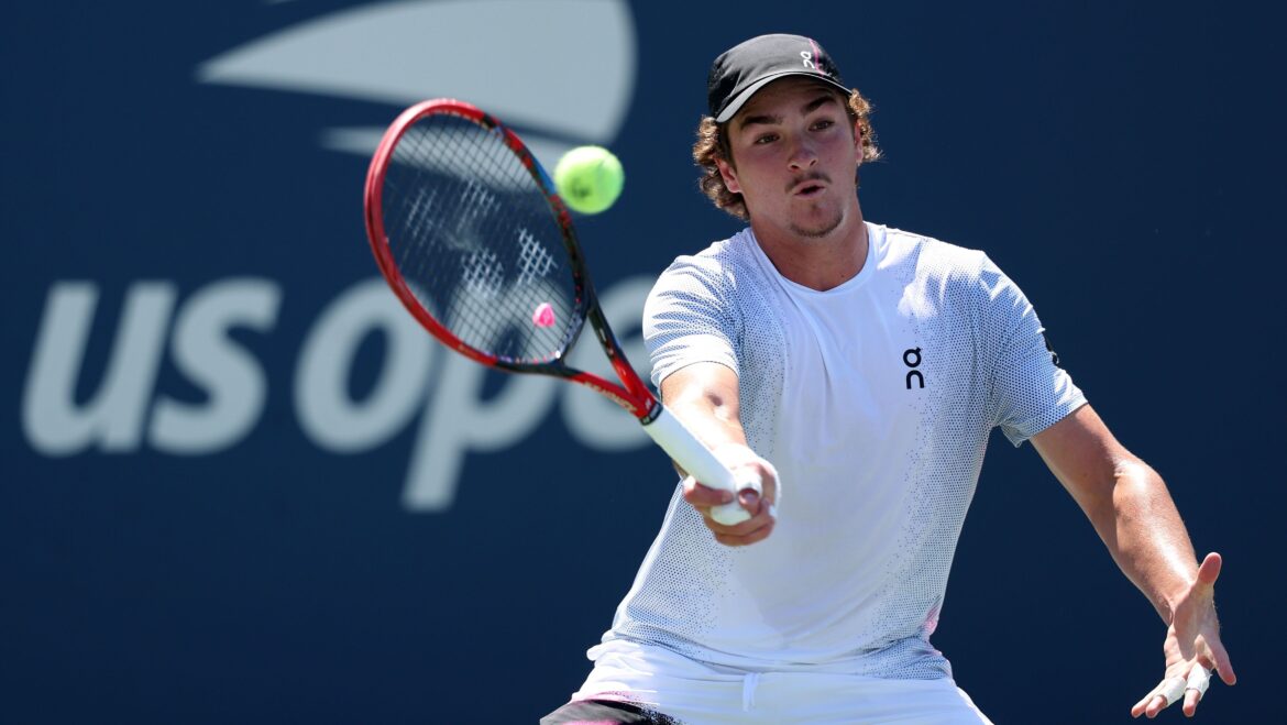 item-exclusivo-de-joao-fonseca-e-leiloado-por-valor-milionario