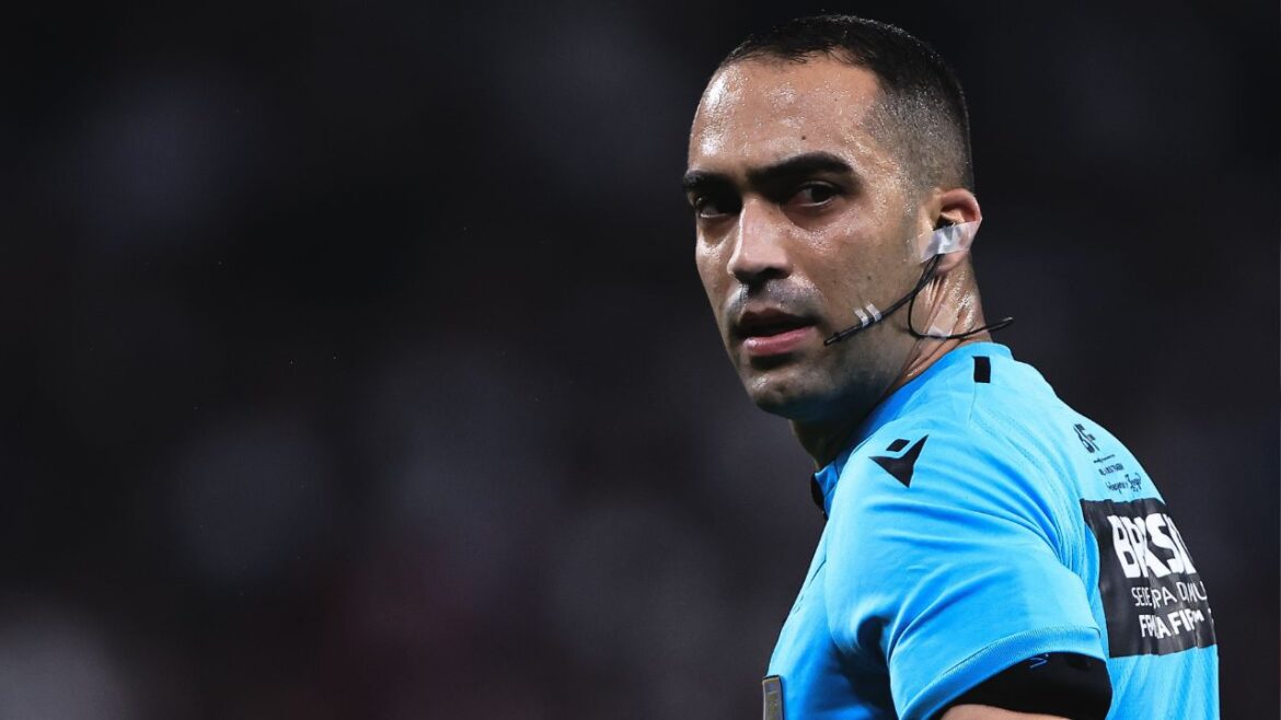 corinthians-x-athletico:-arbitro-da-bronca-em-var-durante-lance-polemico