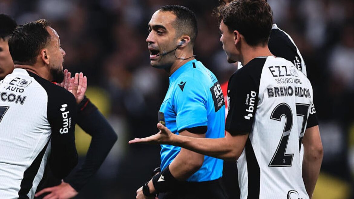 athletico-e-a-vida-com-o-var:-uma-no-cravo-e-outra-na-ferradura